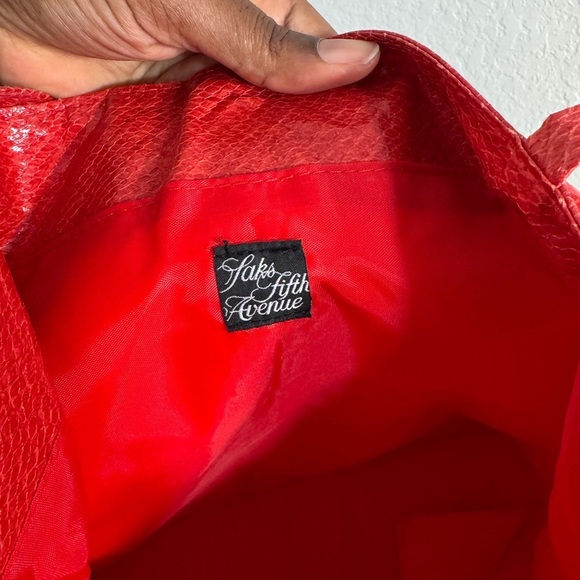 Vtg Saks Fifth Avenue red faux snake large tote bag - Picture 5 of 7